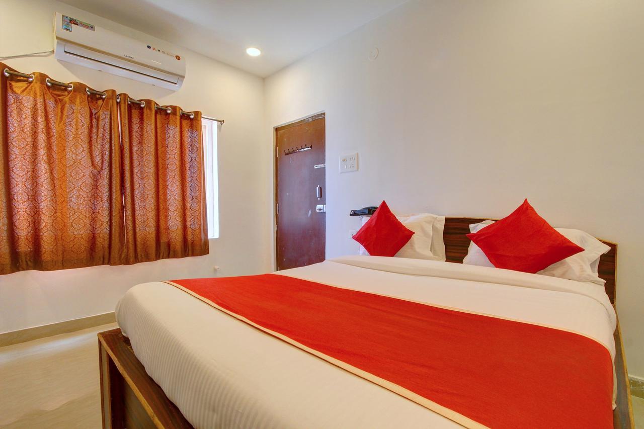 Oyo 11670 Hotel Vishnu Priya Residency Hyderabad Exteriör bild
