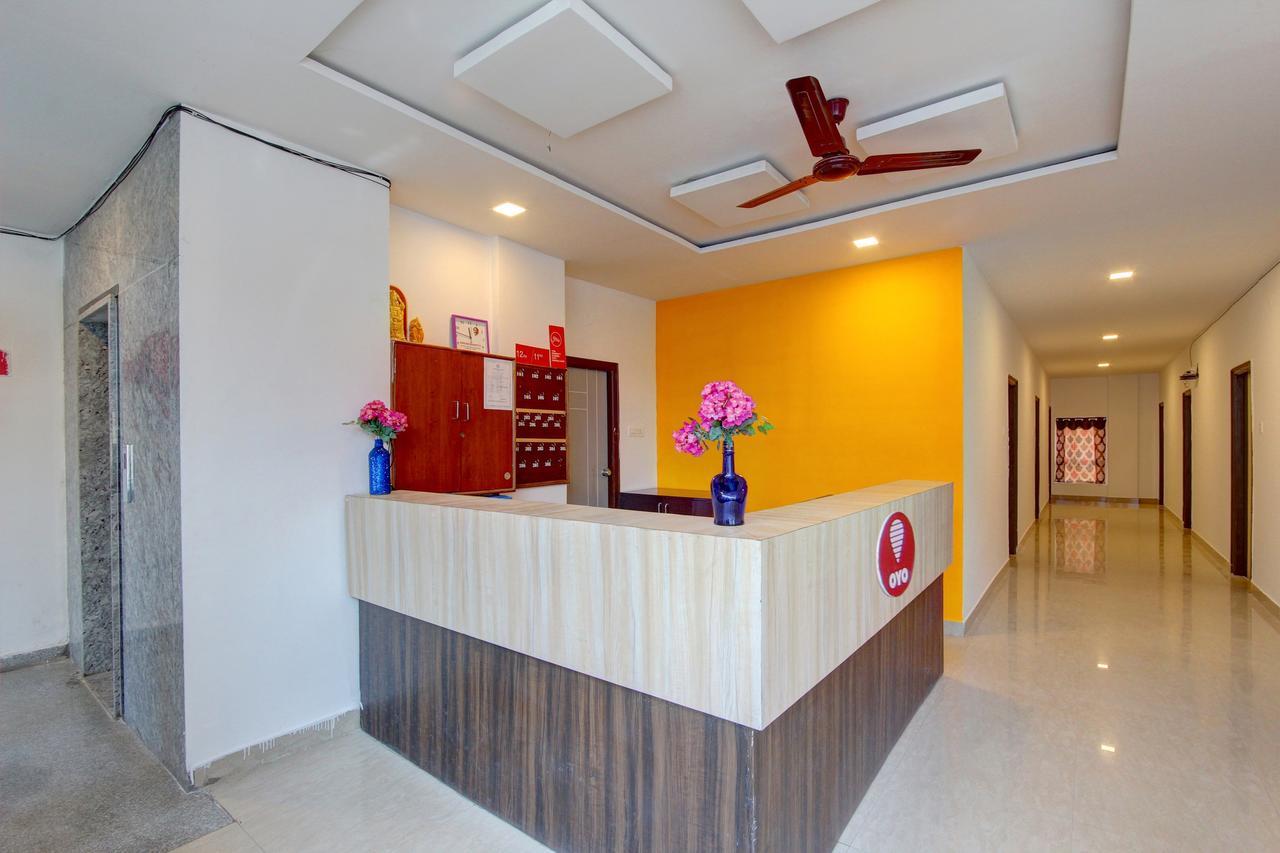 Oyo 11670 Hotel Vishnu Priya Residency Hyderabad Exteriör bild