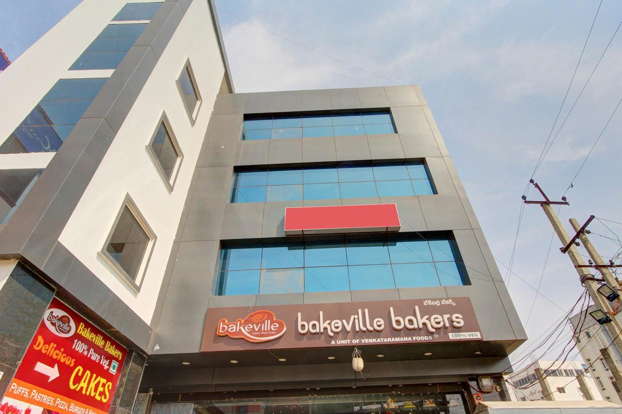 Oyo 11670 Hotel Vishnu Priya Residency Hyderabad Exteriör bild