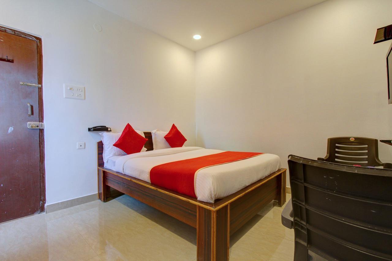 Oyo 11670 Hotel Vishnu Priya Residency Hyderabad Exteriör bild