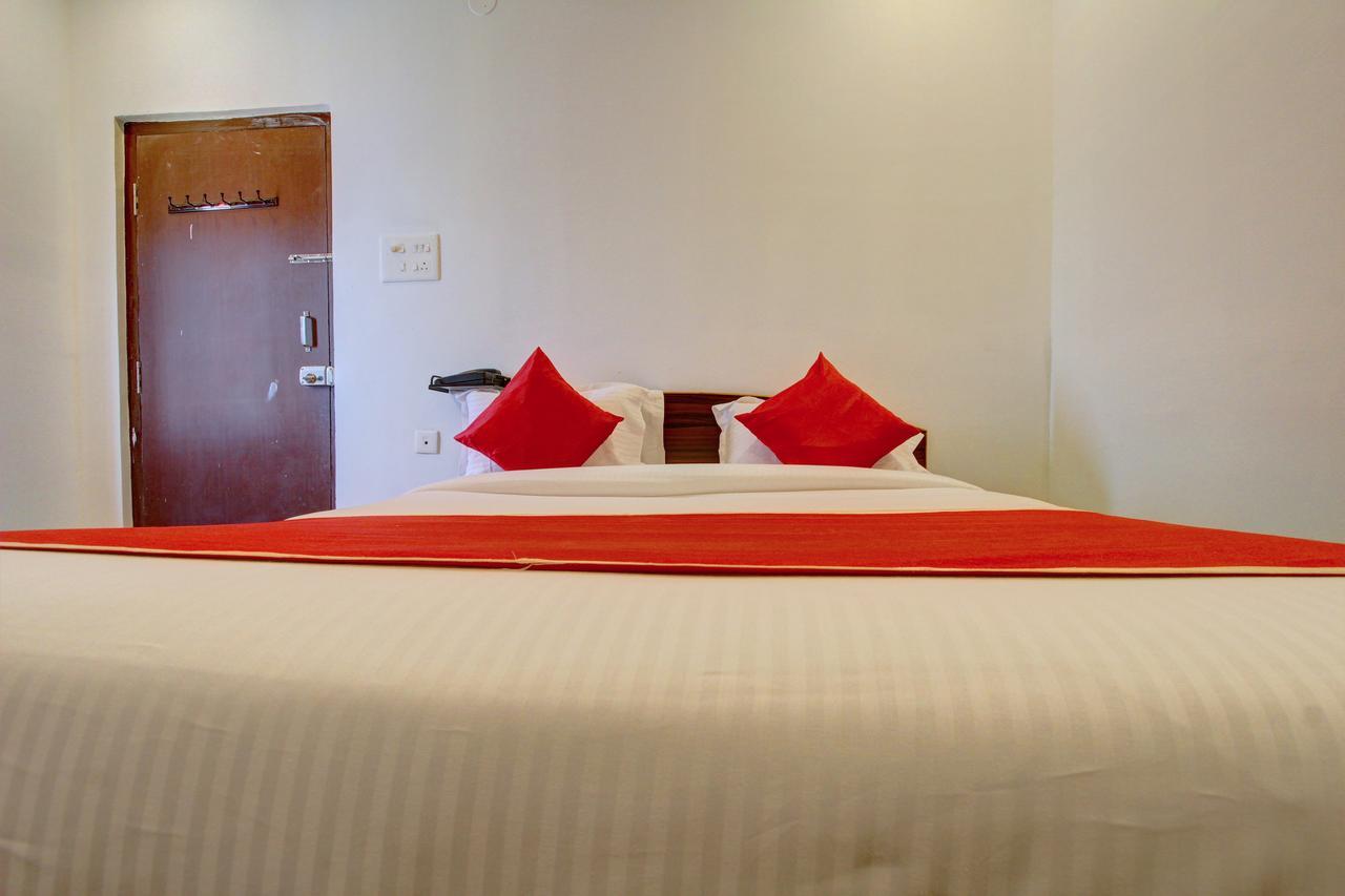 Oyo 11670 Hotel Vishnu Priya Residency Hyderabad Exteriör bild
