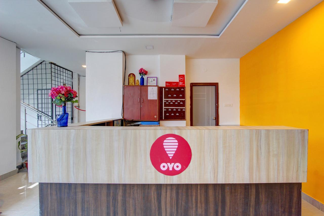 Oyo 11670 Hotel Vishnu Priya Residency Hyderabad Exteriör bild