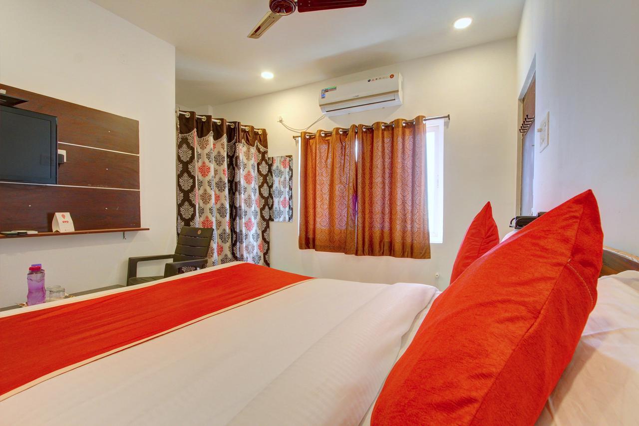 Oyo 11670 Hotel Vishnu Priya Residency Hyderabad Exteriör bild